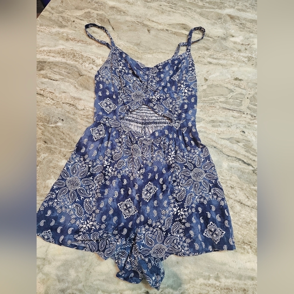 Hollister Blue Paisley Bandana Print Romper Size S | Cutout Smocked Back Summer